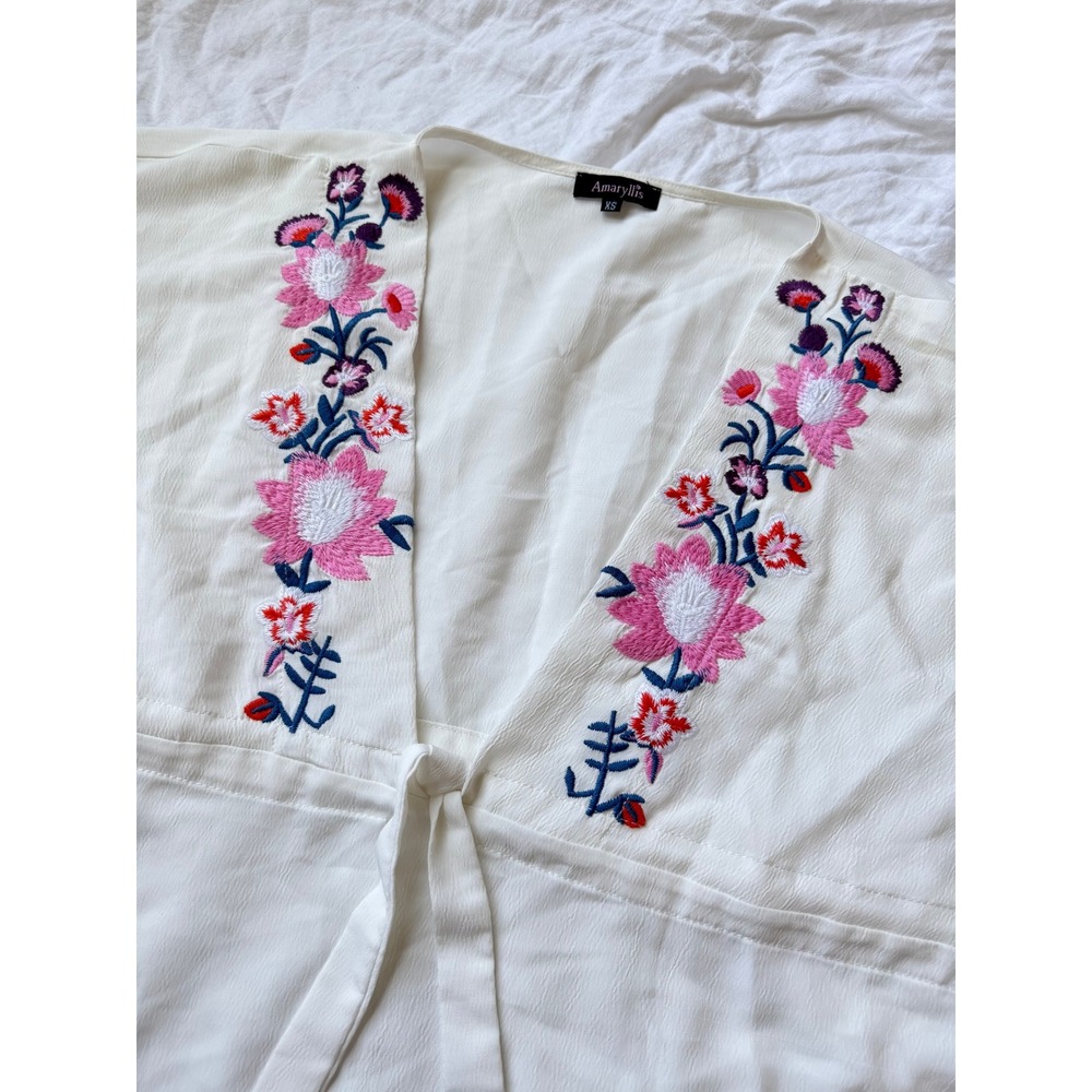 Amaryllis White Floral Embroidered Top Women's XS Boho Long Sleeve Kimona
